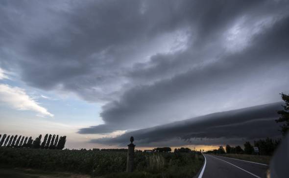 SHELF CLOUD STRIATA