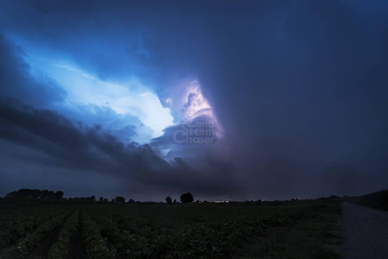 SUPERCELLA SERALE IN PROVINCIA DI VERCELLI - PIEMONTE, 6 AGOSTO 2019