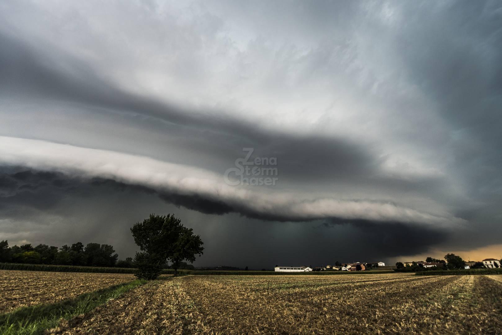 SHELF CLOUD STRIATA SULLE CAMPAGNE DI CASALE MONFERRATO, 21 AGOSTO 2019